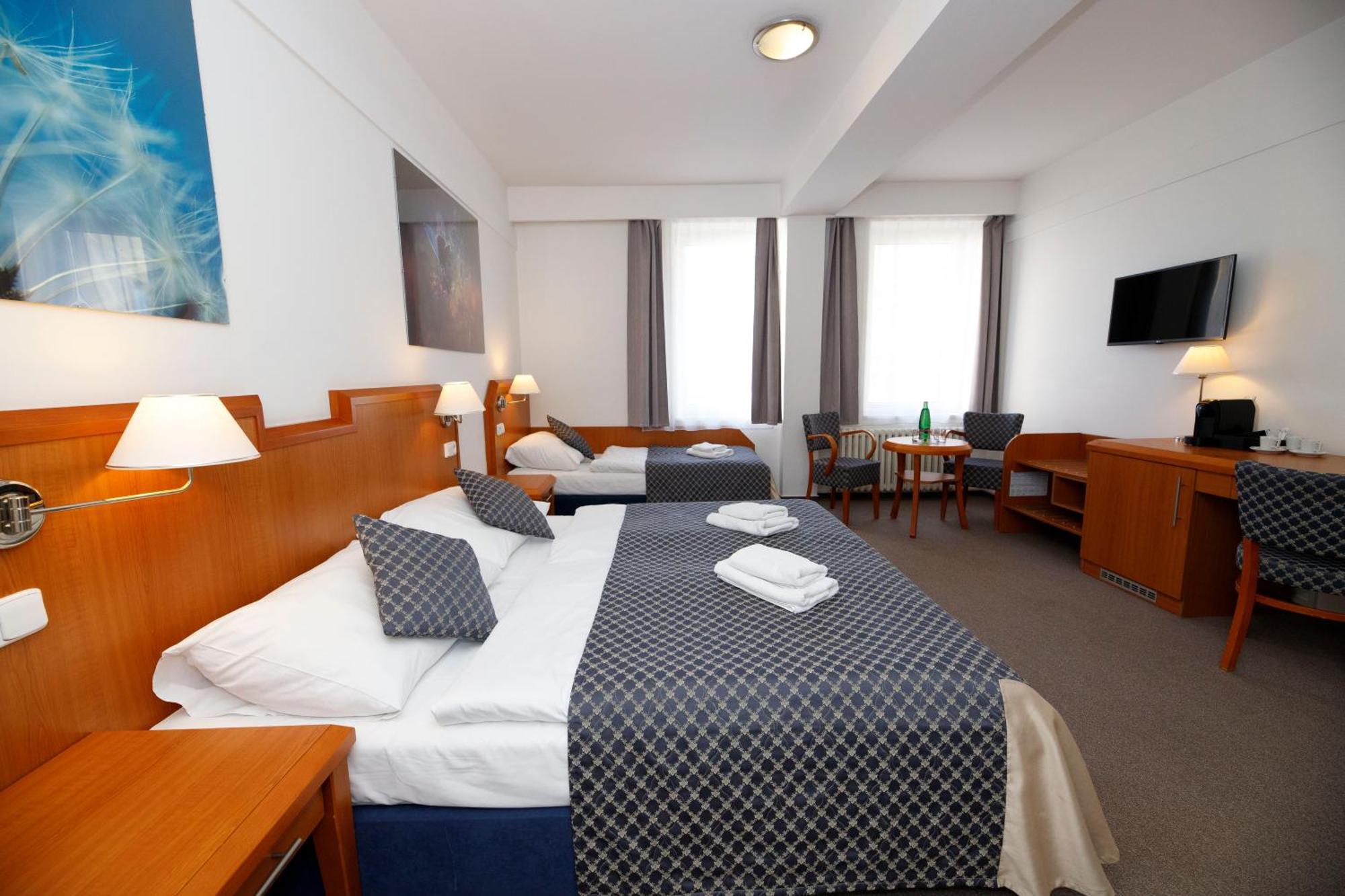 Lh Hotel Medinek Old Town Kutná Hora Esterno foto