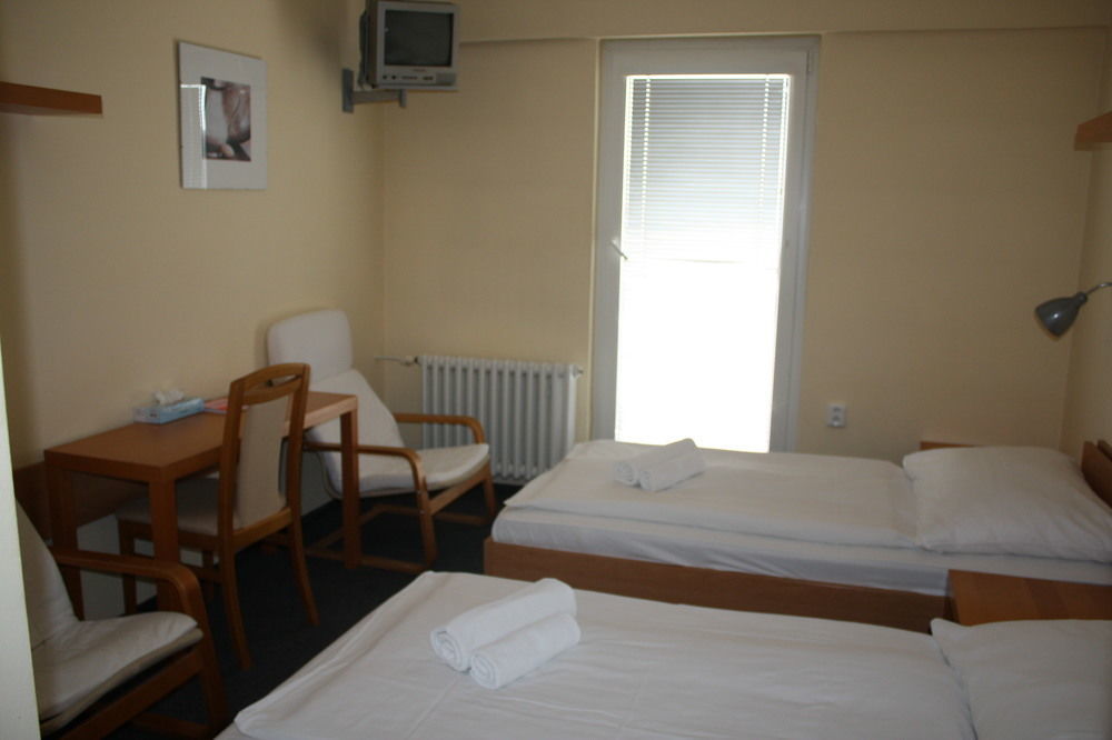 Lh Hotel Medinek Old Town Kutná Hora Esterno foto