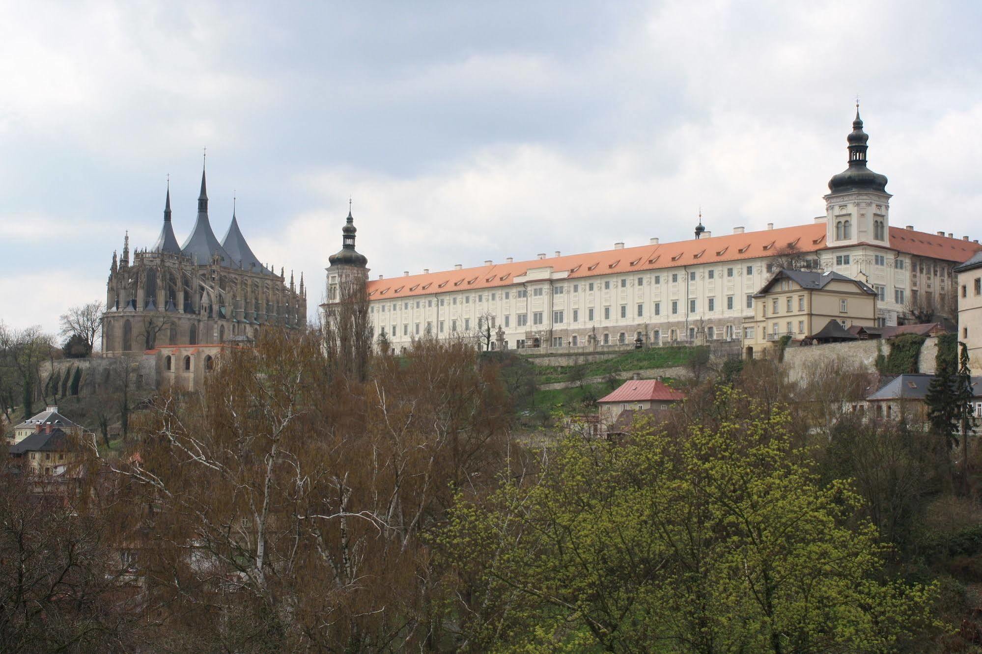 Lh Hotel Medinek Old Town Kutná Hora Esterno foto